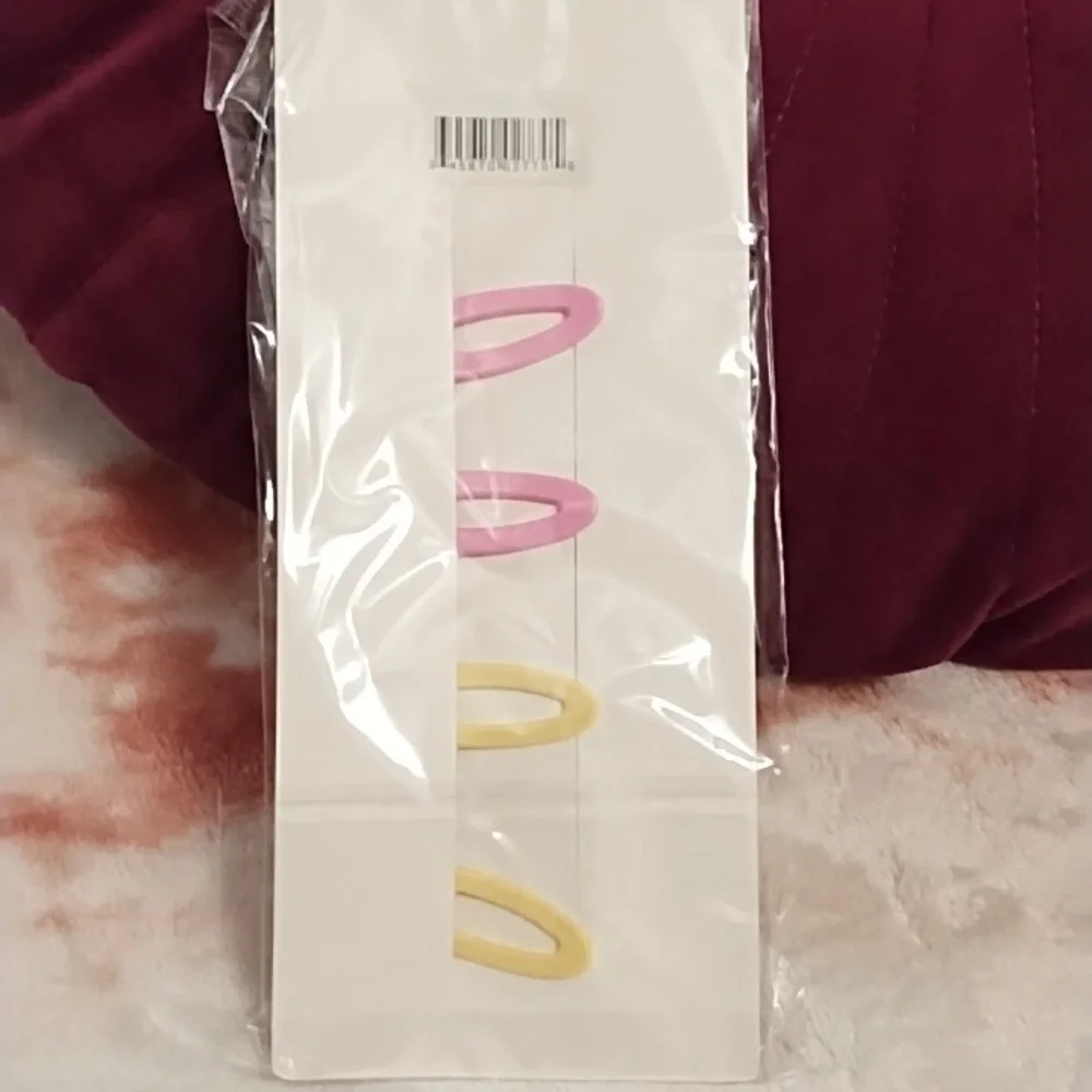 LaBuBu Set of (4) Hair Clips NWT